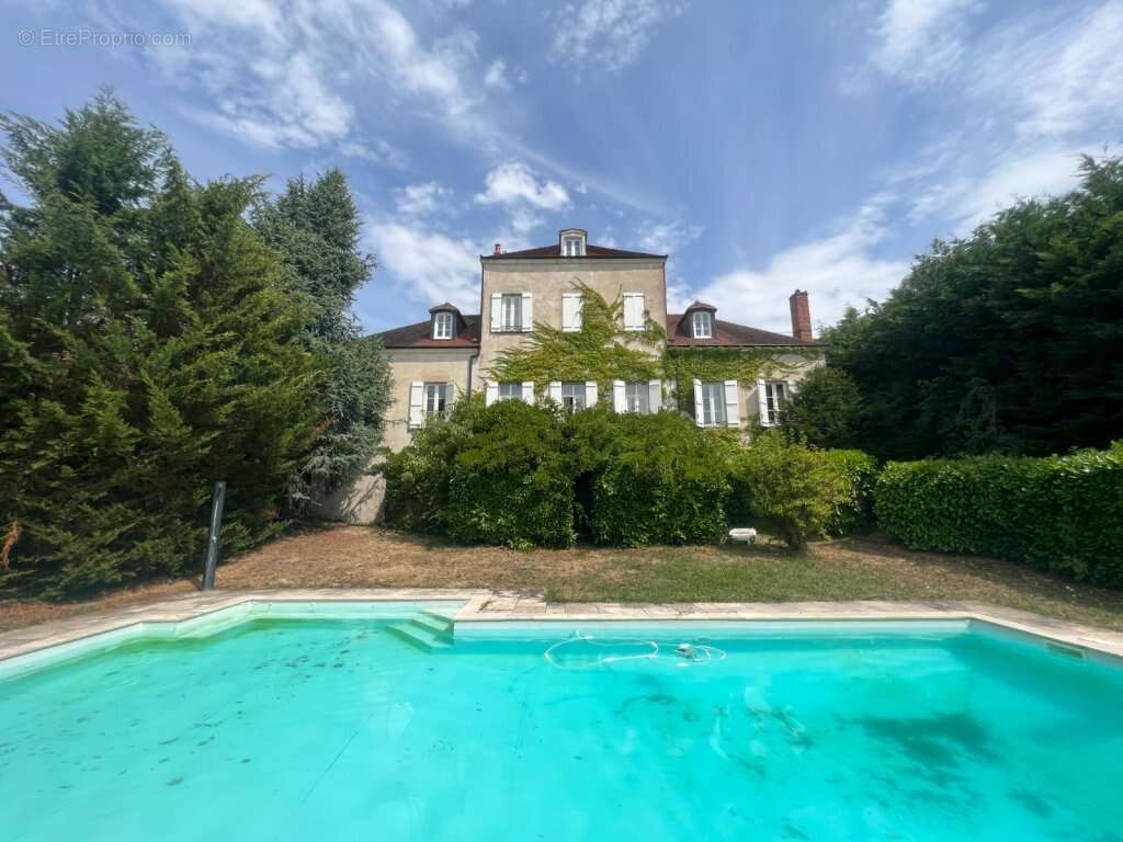 Maison à MONTCENIS