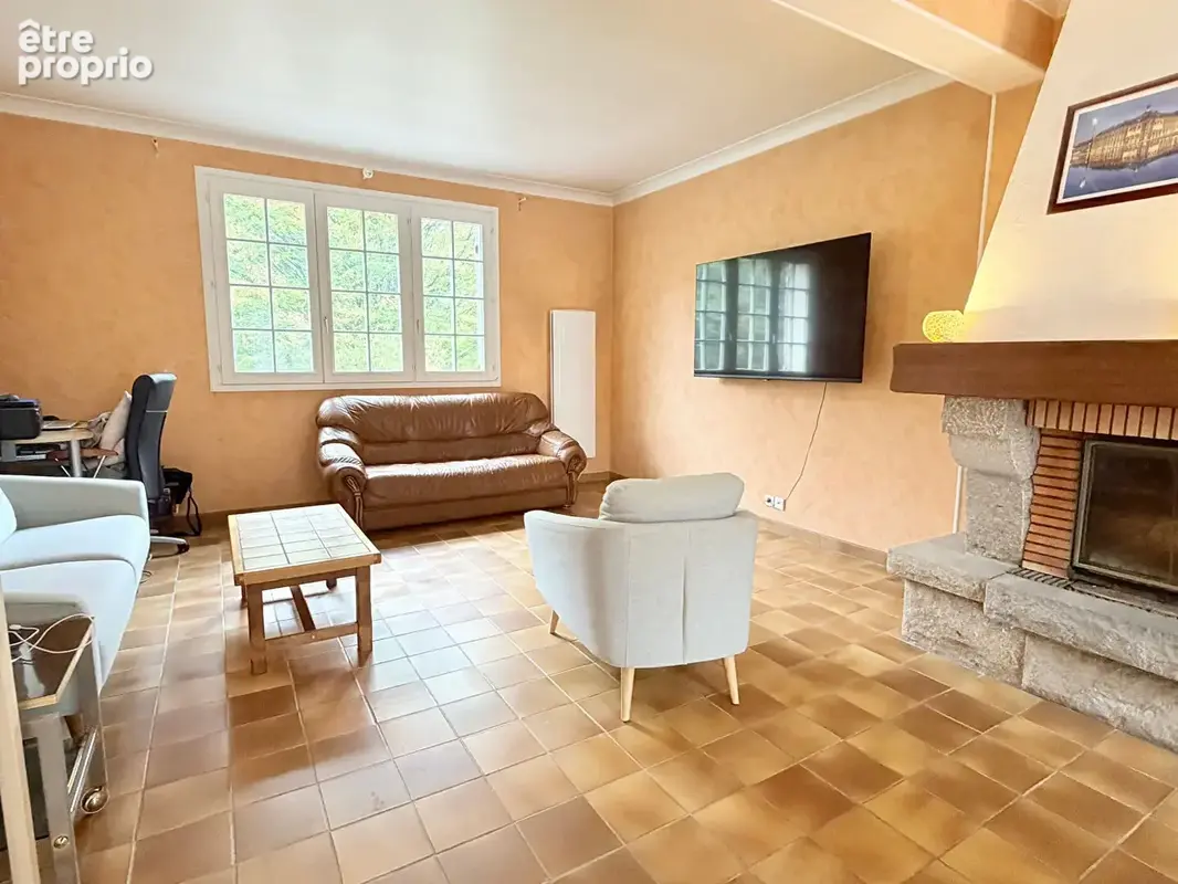 Superbe pavillon de maçon lumineux de 370 m² - terrain de 3 680 m² - activité de chambres d'hôtes ! - photo 4