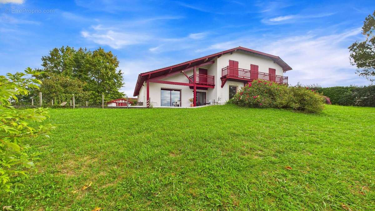 Maison 10 pièces 316 m² sur terrain de 4000 m² - photo 3