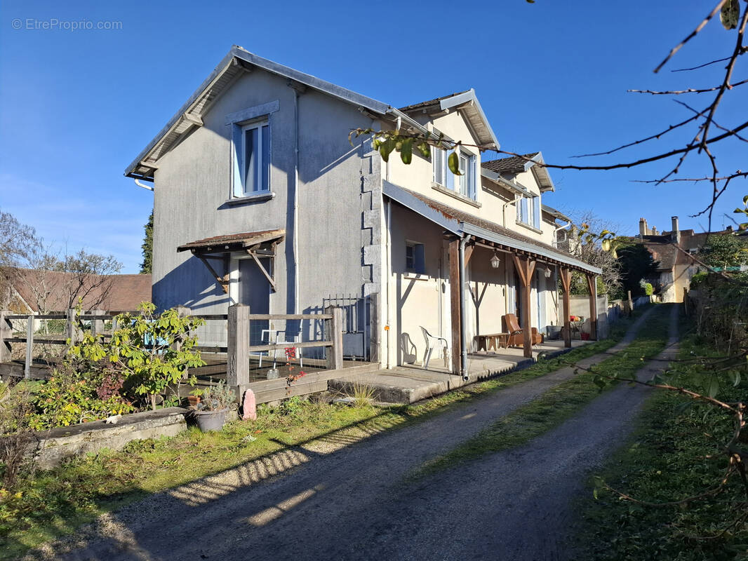 Maison à SAINT-YRIEIX-LA-PERCHE