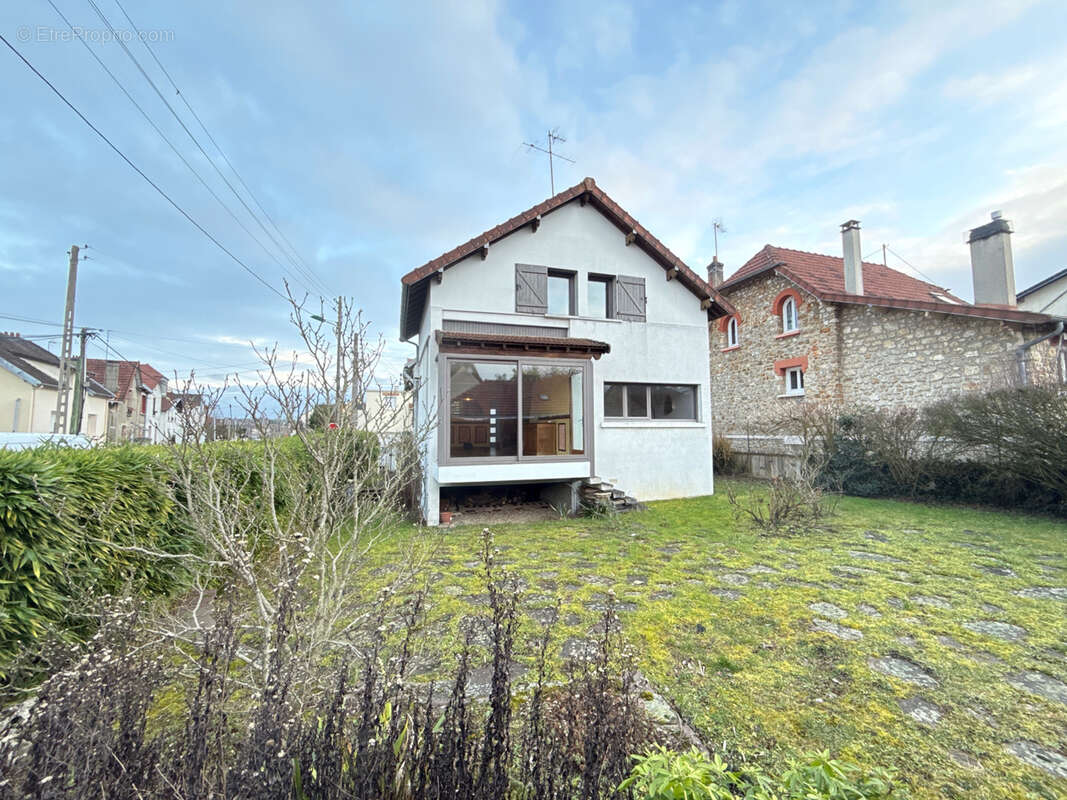 Maison à EZANVILLE