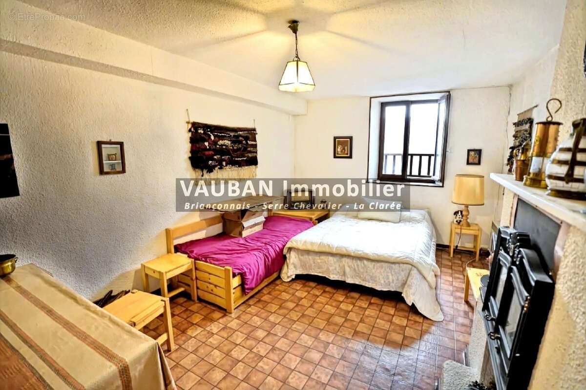 Deux appartements de type  studio + cave - briancon - vieille ville - photo 3