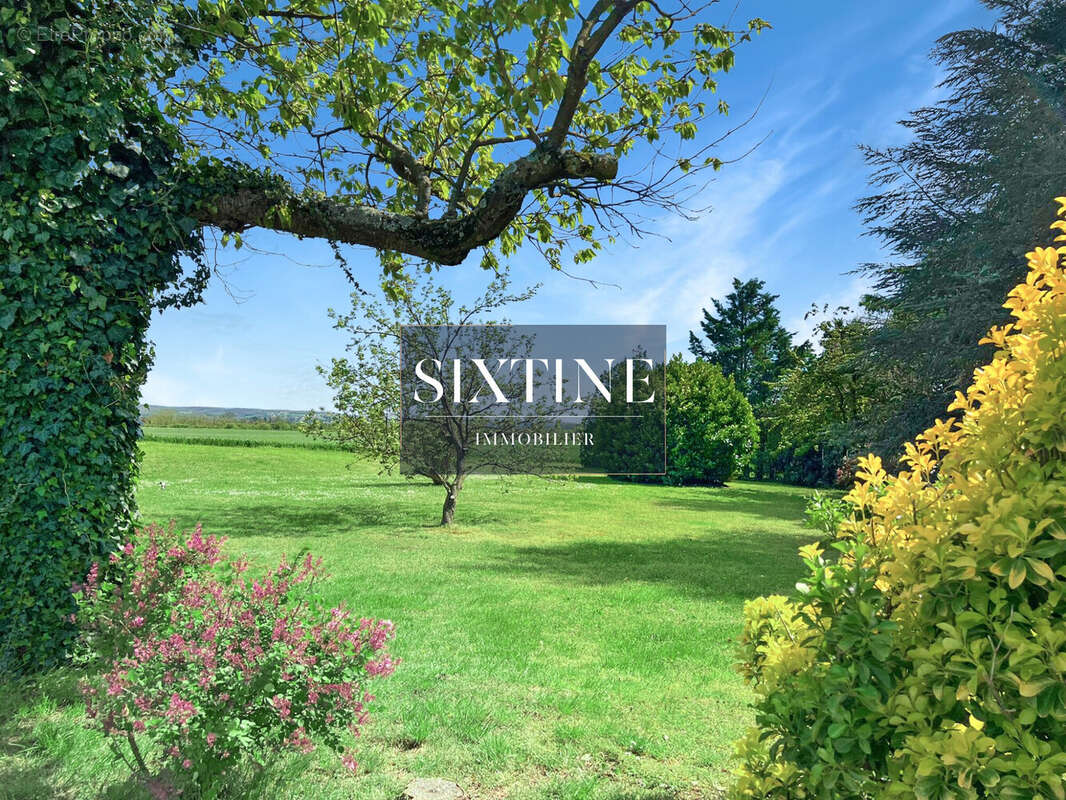 Maison à AUBERIVES-SUR-VAREZE