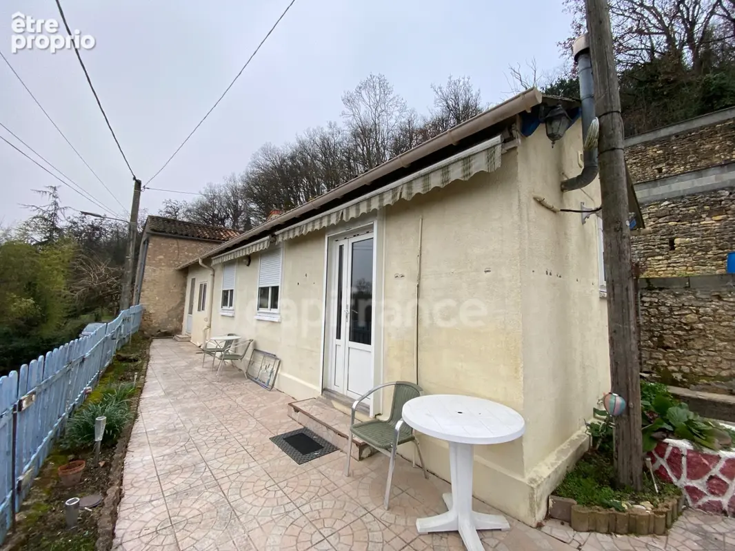 THOUARS Maison de 51m2 avec vue imprenable sur le Châtelier et joli terrain au bord du Thouet - photo 4