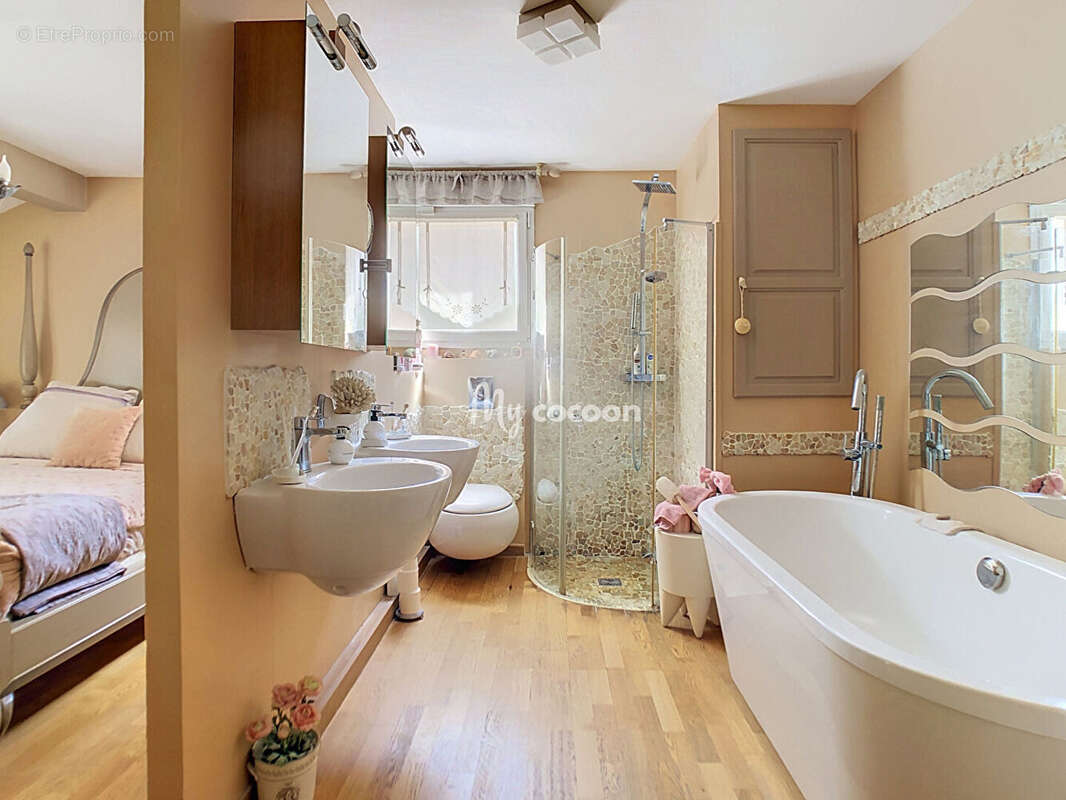 Maison - T6 - 138 m² - photo 11
