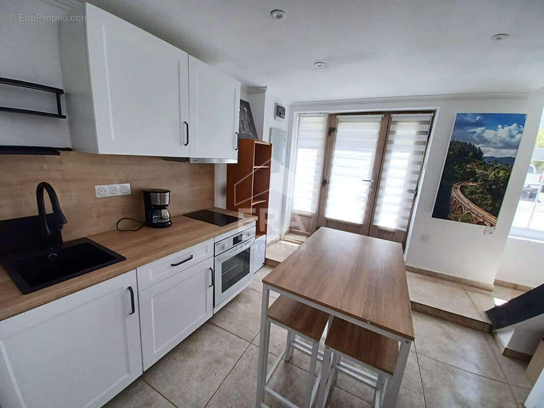 Maison à LES OMERGUES