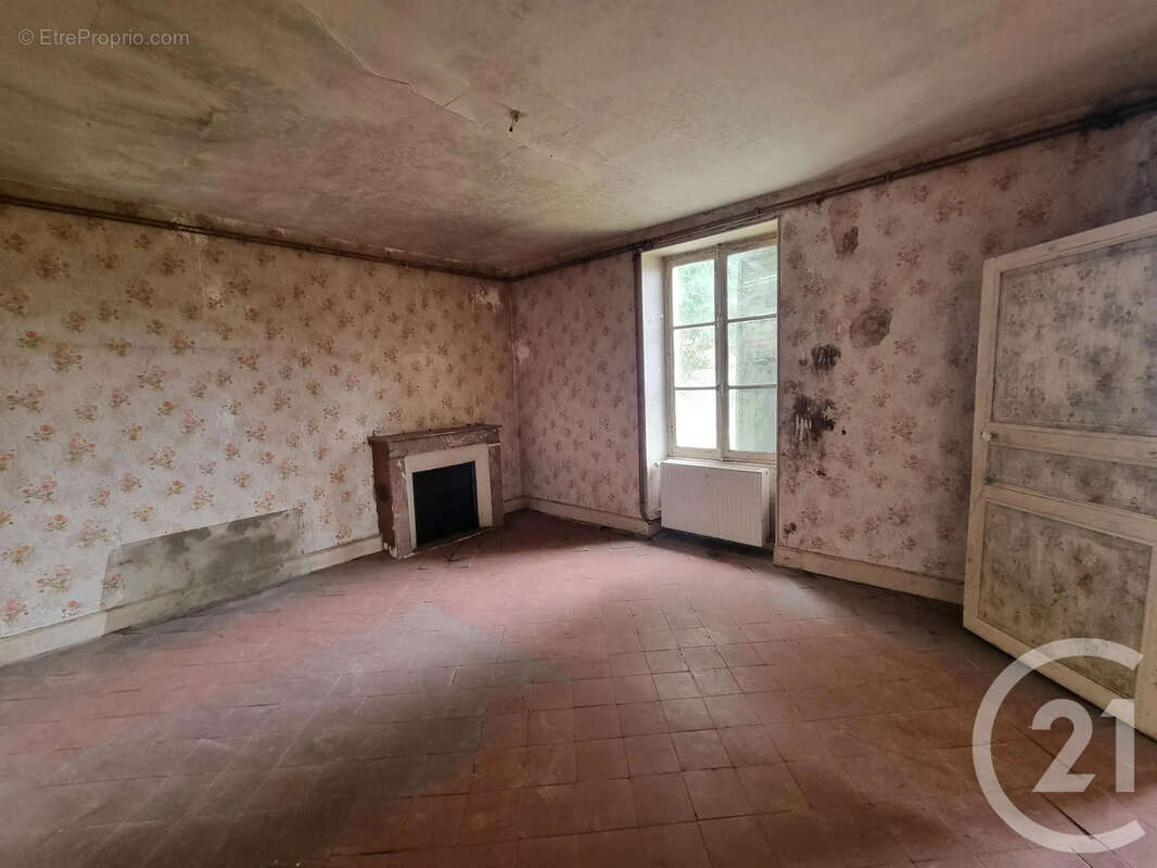Maison à CORVOL-D'EMBERNARD