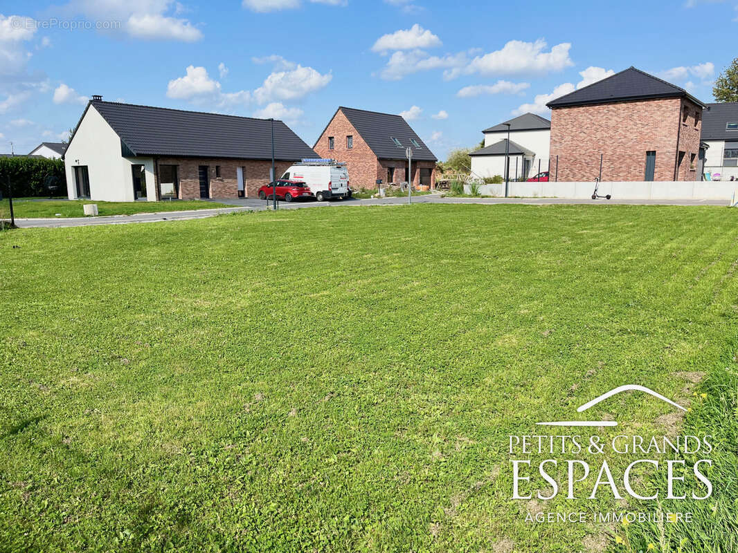 Terrain à WARGNIES-LE-GRAND