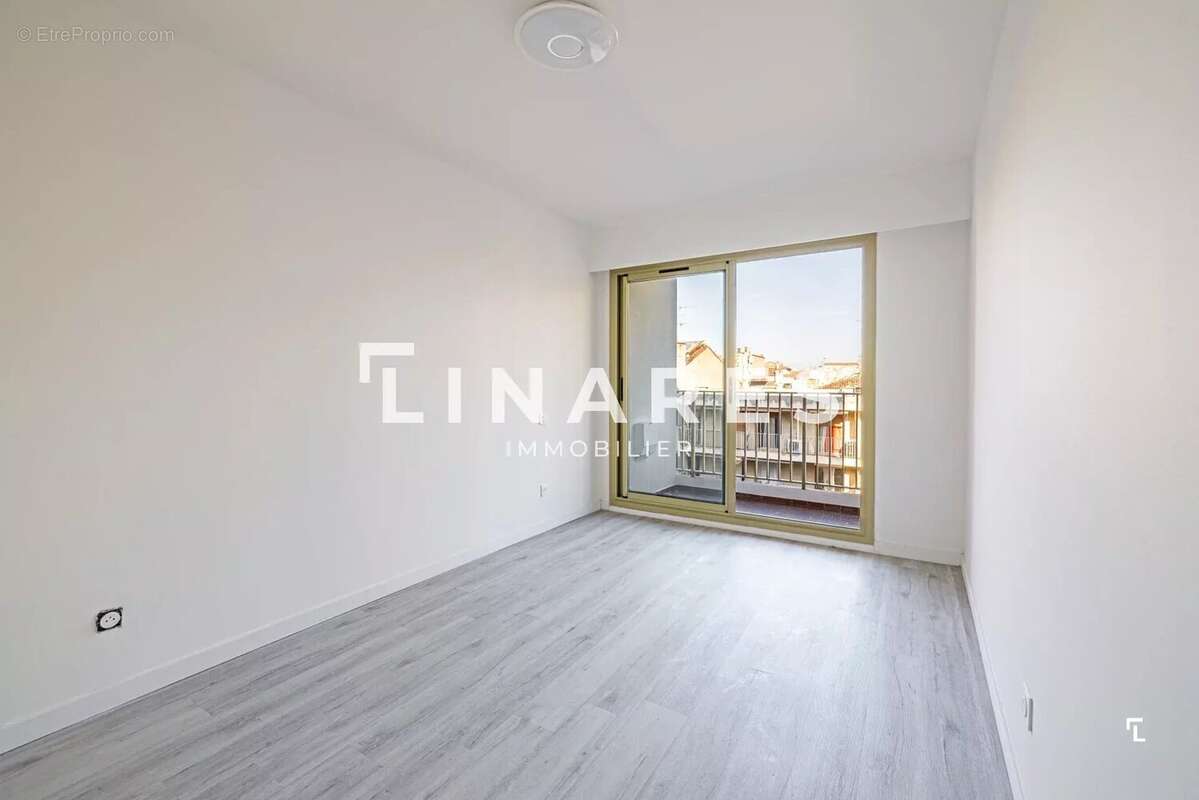 Appartement à MARSEILLE-4E