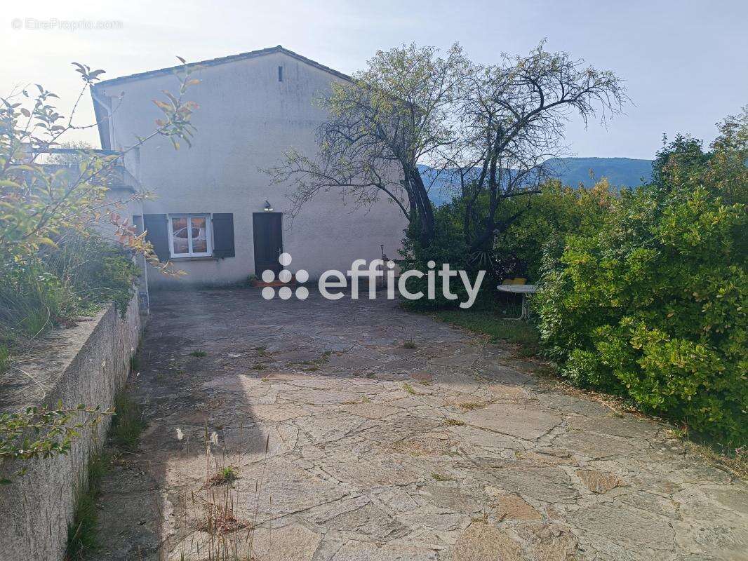 Appartement à LAMALOU-LES-BAINS