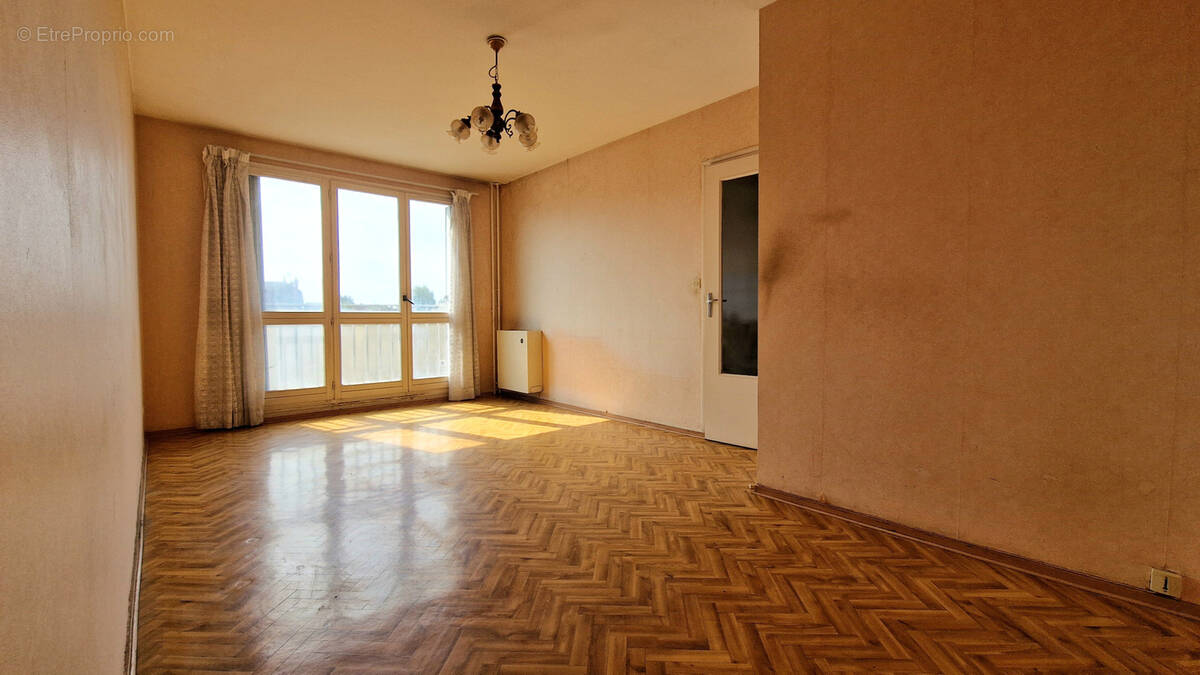 Appartement à SAINT-JULIEN-LES-VILLAS