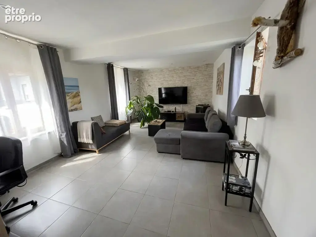Maison semi individuelle de 1856 développant 121,55m2 et bâtie sur 187m2 de parcelle ! - photo 2
