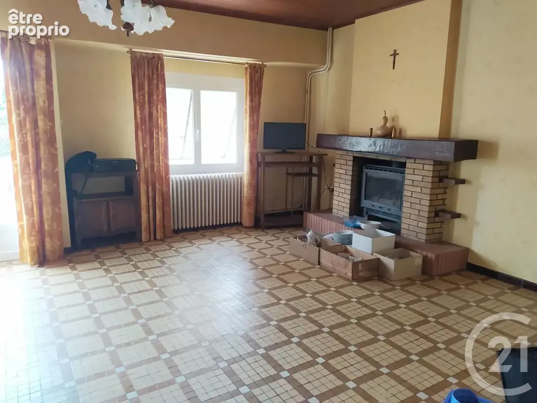 Maison 7 pièces 131 m² à vendre à Saint-Martin-De-Coux (17360) - photo 2