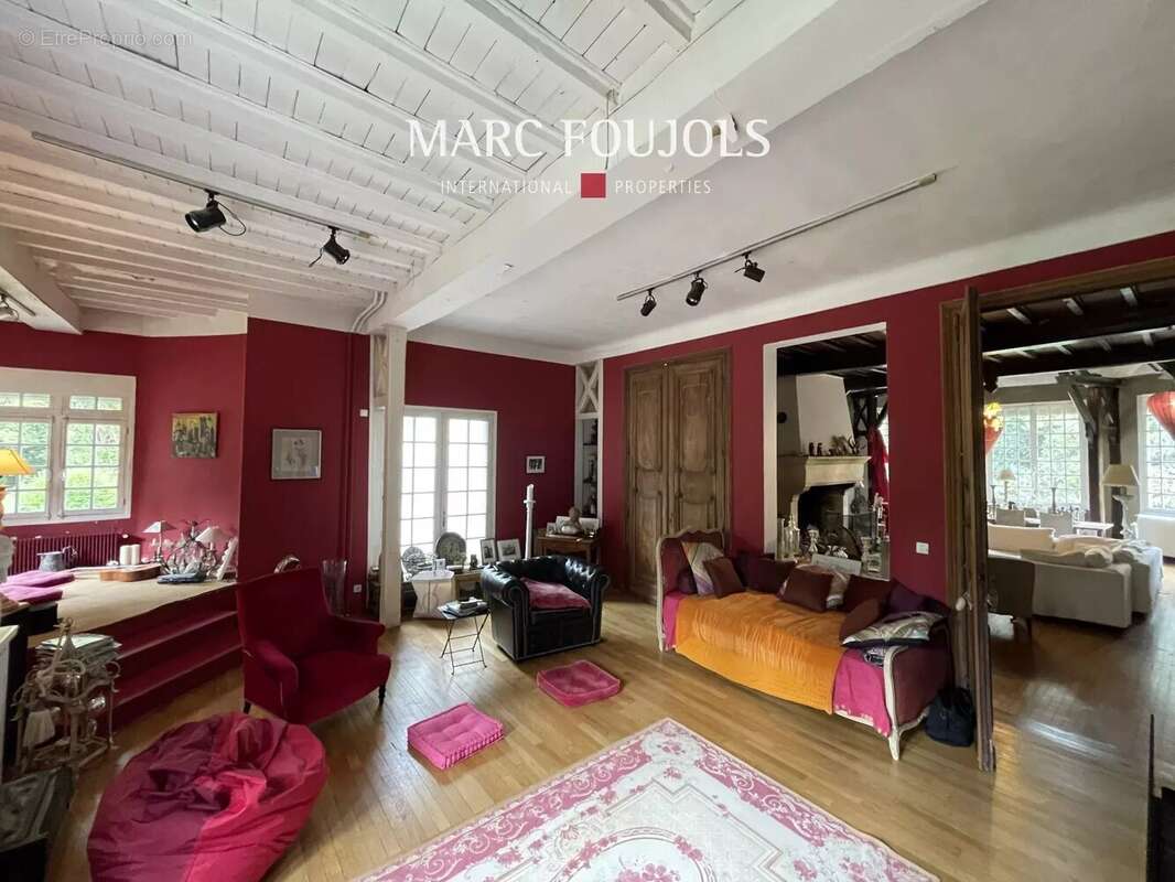 Maison à DAMPIERRE-EN-YVELINES