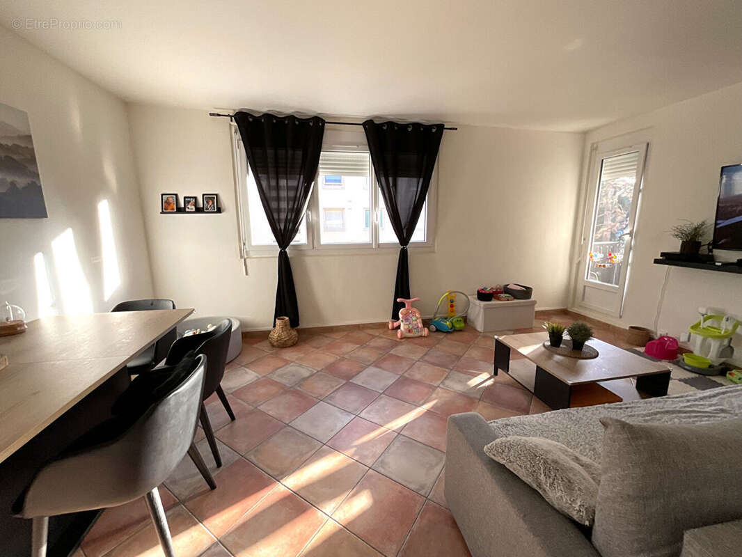 Appartement à MAURECOURT