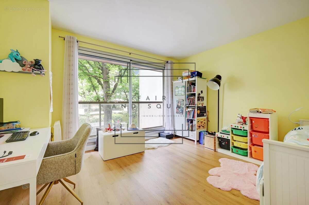 Appartement à NEUILLY-SUR-SEINE