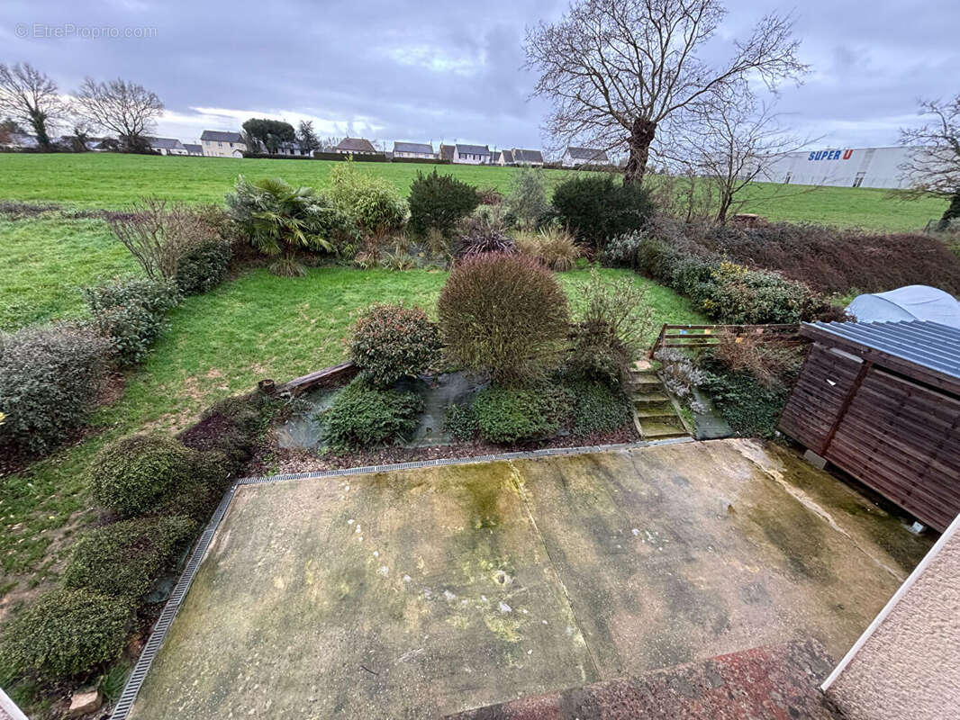 Maison à MESLAY-DU-MAINE