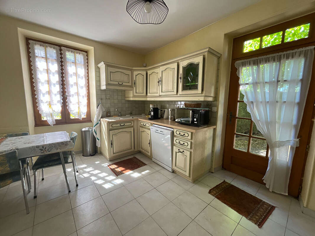 Ensemble immobilier avec dépendances - 229 m2 - photo 4