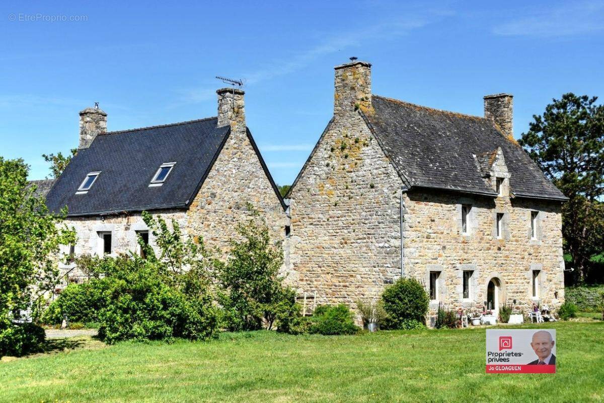 Maison à LA ROCHE-DERRIEN
