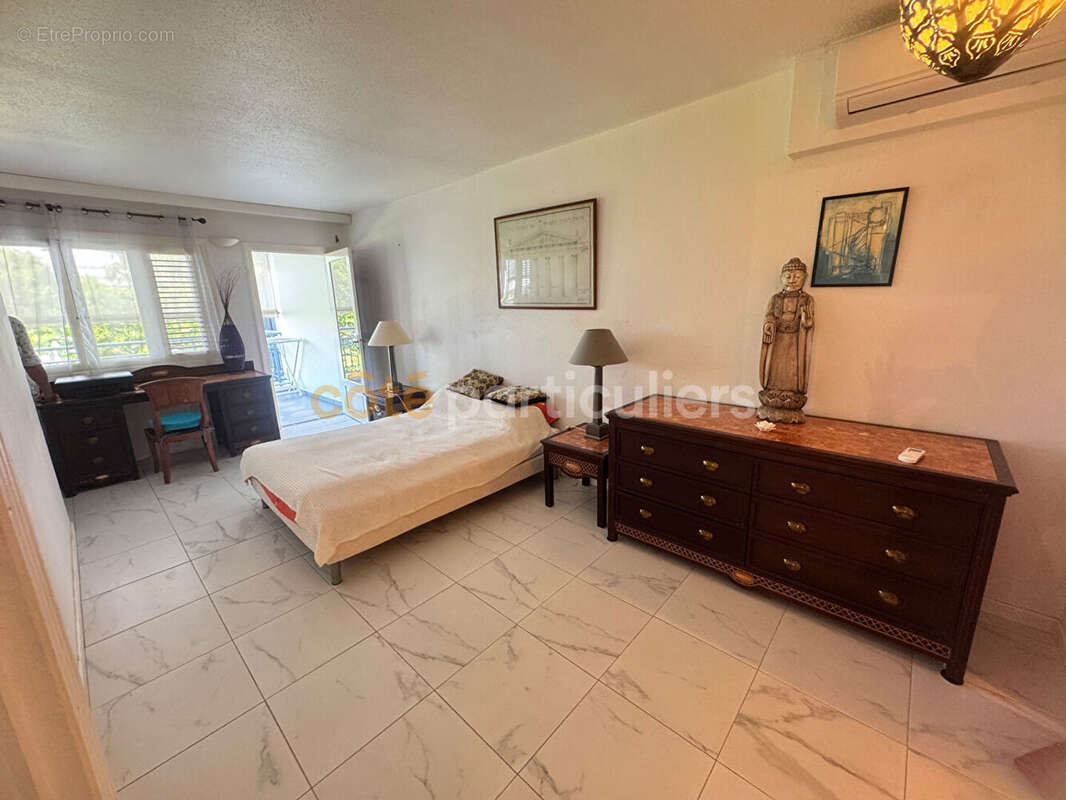 À VENDRE -Superbe appartement double T3  meublé de 82 m² avec grande terrasse-Saint-François - photo 6