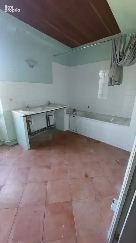 Maison ancienne 245 M2 avec dépendances sur 2593 M2 - photo 9