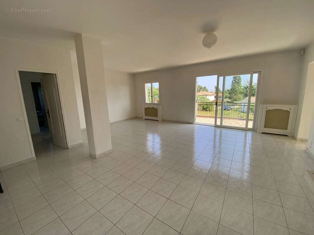 Maison à BERRE-LES-ALPES