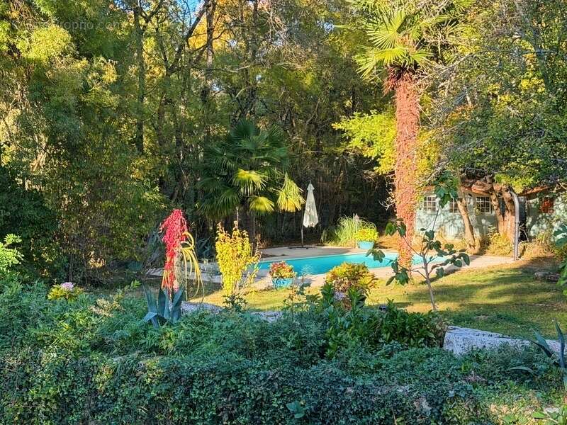 Maison à VIC-FEZENSAC