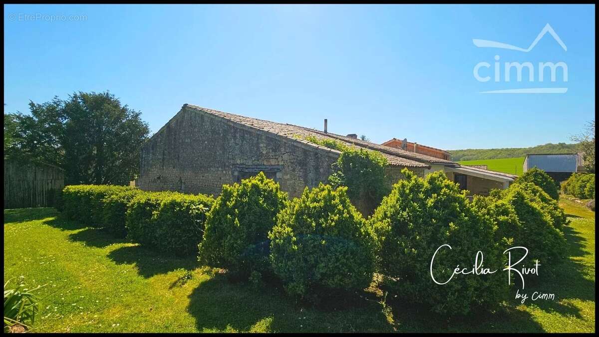 Maison à SAINT-MARTIAL-DE-MIRAMBEAU