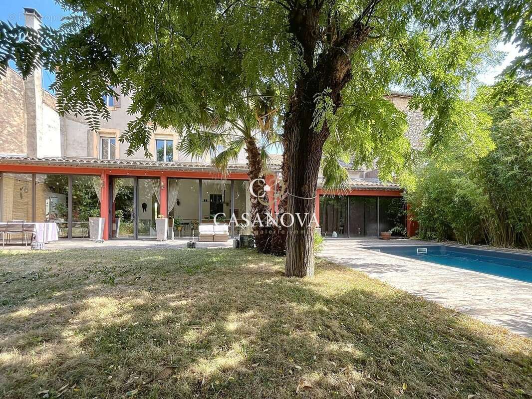 Maison de caractere avec jardin et piscine. grand garage. centre-ville tous commerces. potentiel chambres d'hotes et gites. 40 k - photo 28
