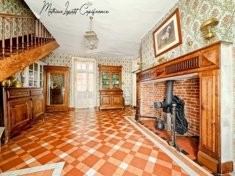 Maison à SAINT-PIERRE-DE-CHIGNAC