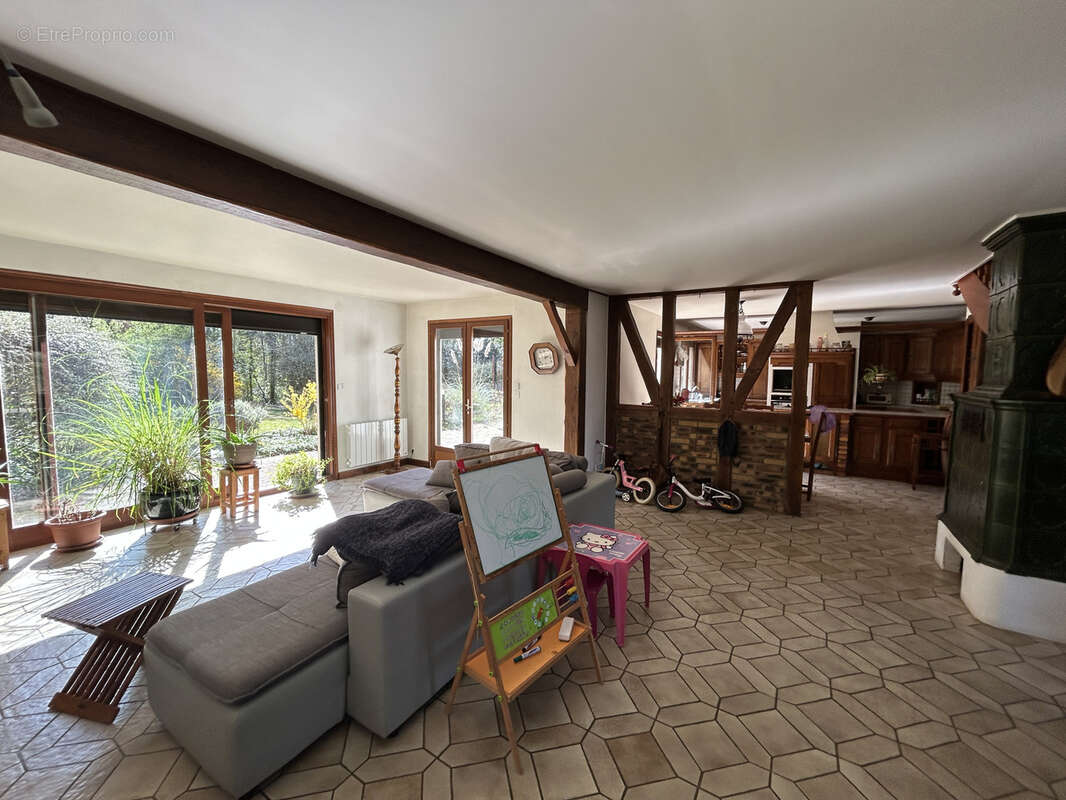 Maison habitable de suite avec carport, cave, parc, étang - photo 5