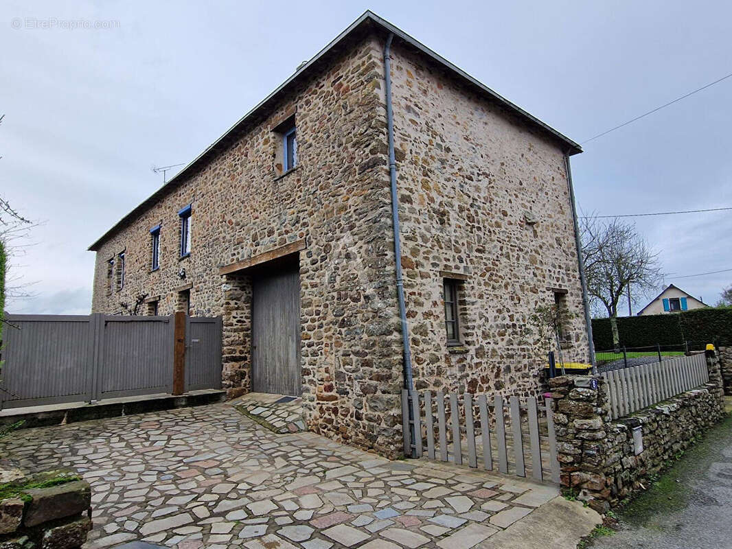 Maison à SAINT-GERMAIN-LE-FOUILLOUX