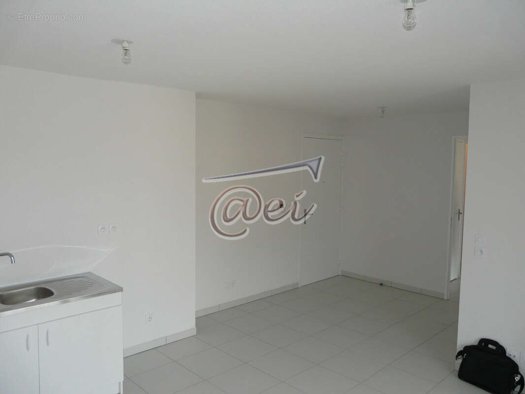 Appartement 53 m² à Saint-Maximin-La-Sainte-Baume  - photo 8