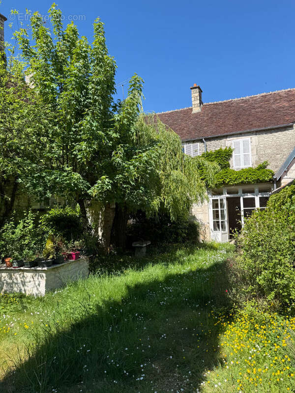 Maison à YROUERRE