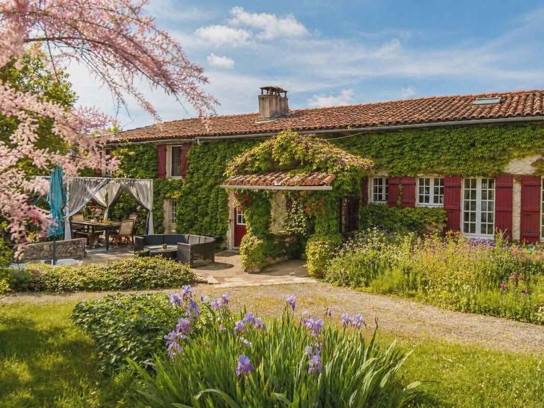 Maison à BROSSAC