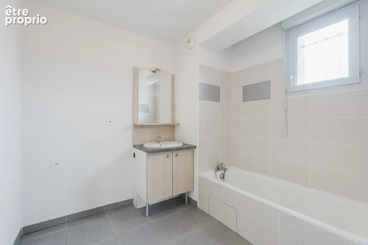 En exclusivité ! Découvrez cet appartement T3 de 54 m2, situé au 1er étage, secteur Lalande. - photo 13