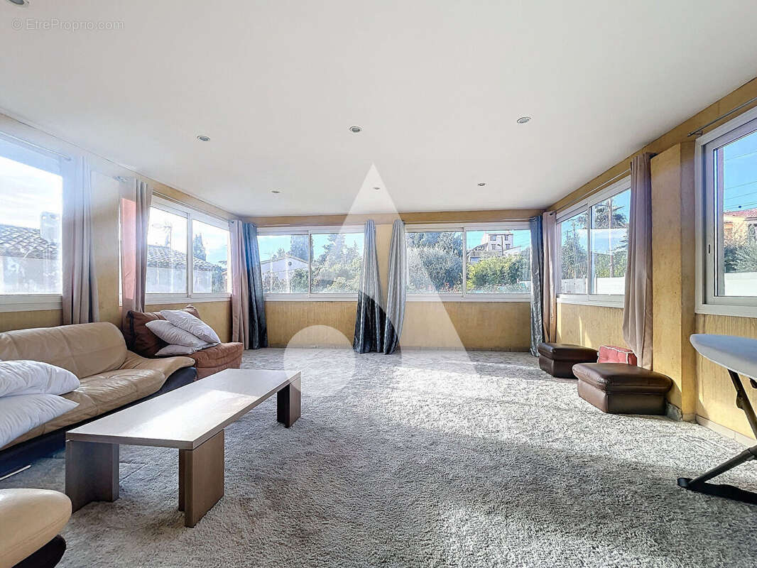 A Vendre Grasse St Antoine maison 5 pièces avec piscine et garage. - photo 7