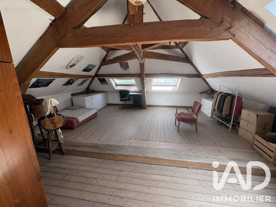 Maison 220 m² à Villeneuve-La-Guyard  - photo 9