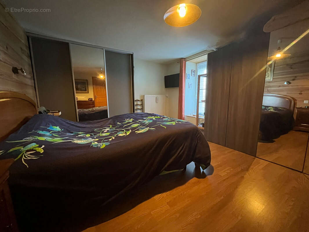 Commerce à SAINT-SAUVES-D'AUVERGNE