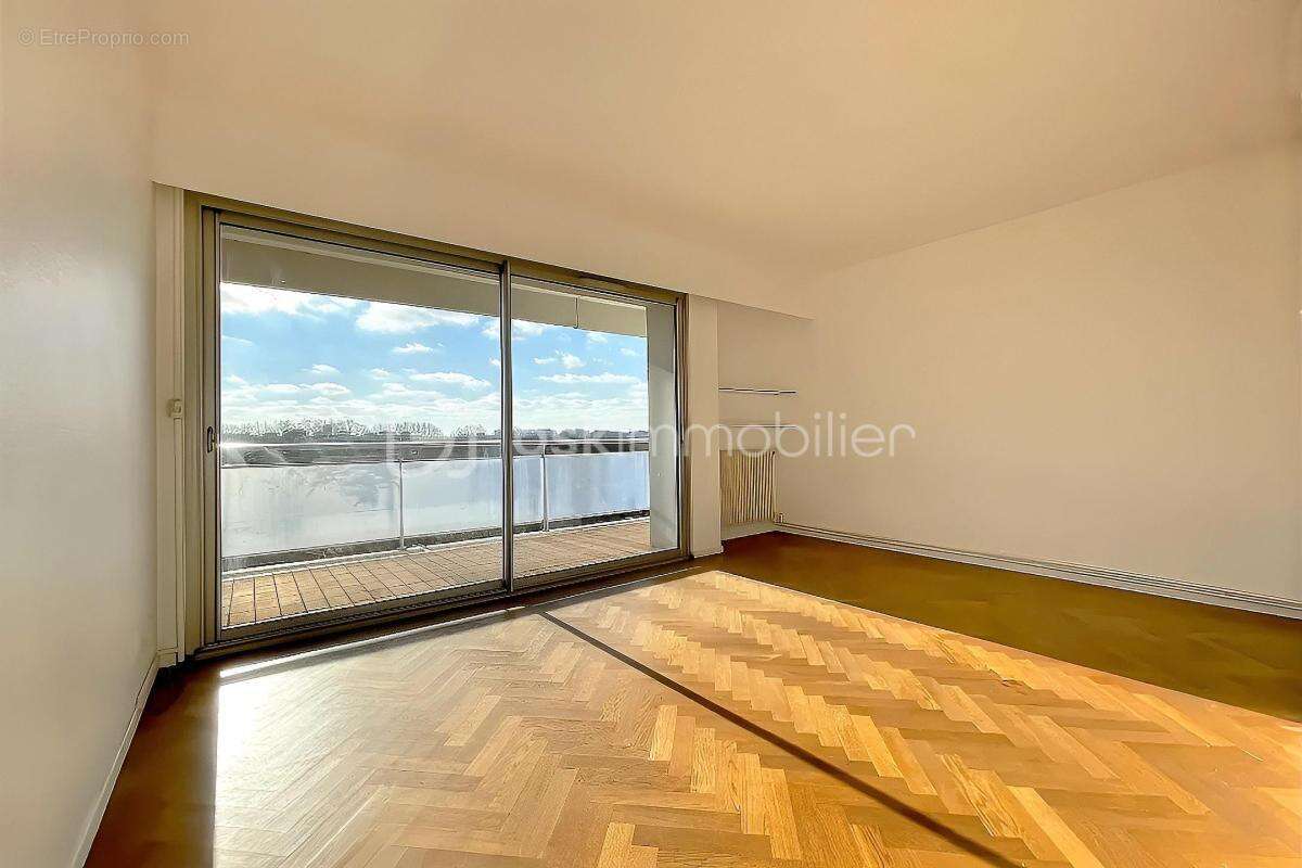 Appartement 5 pièces aux Amidonniers dans une résidence sécurisée de standing - photo 4