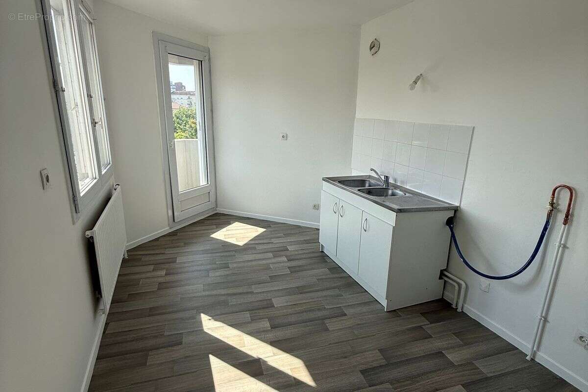 T4 de 85,66 m² à Vénissieux au prix de vente de 156 500 € - photo 5