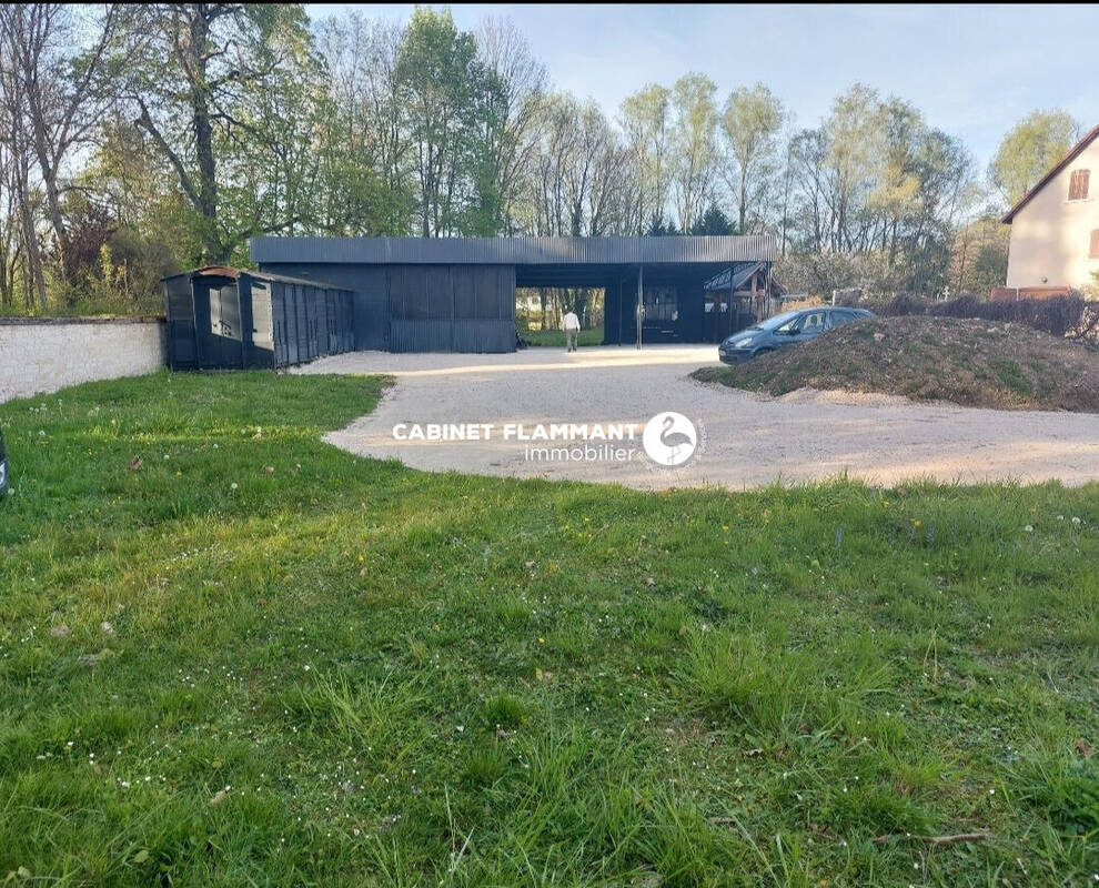 Parking à VENAREY-LES-LAUMES