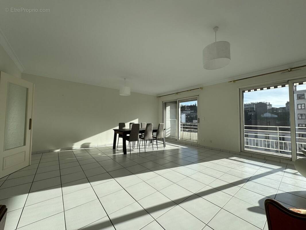 Appartement à SAINT-ETIENNE