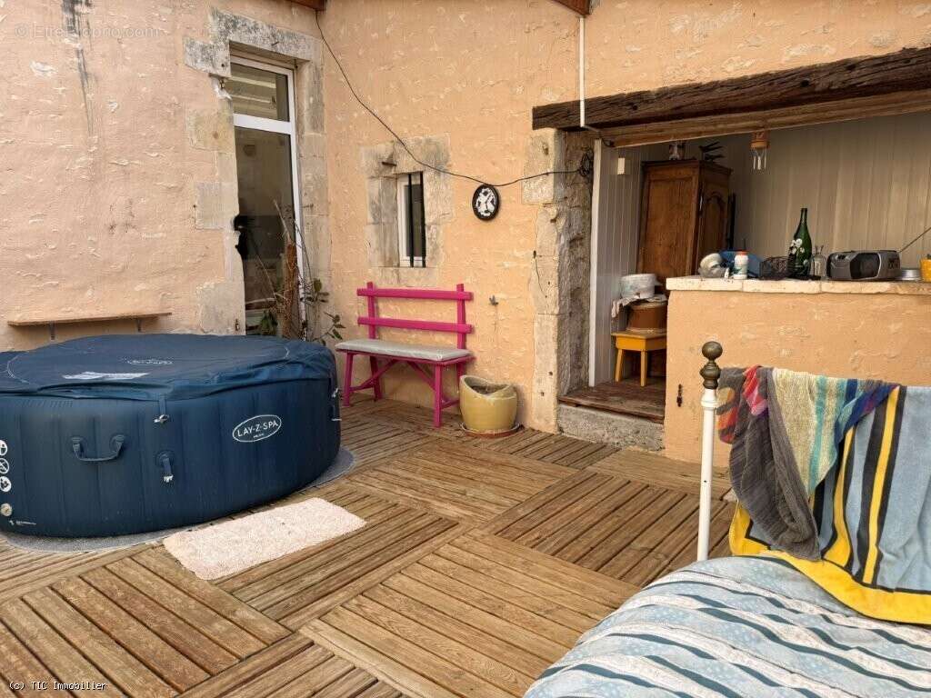 Maison à VERTEUIL-SUR-CHARENTE