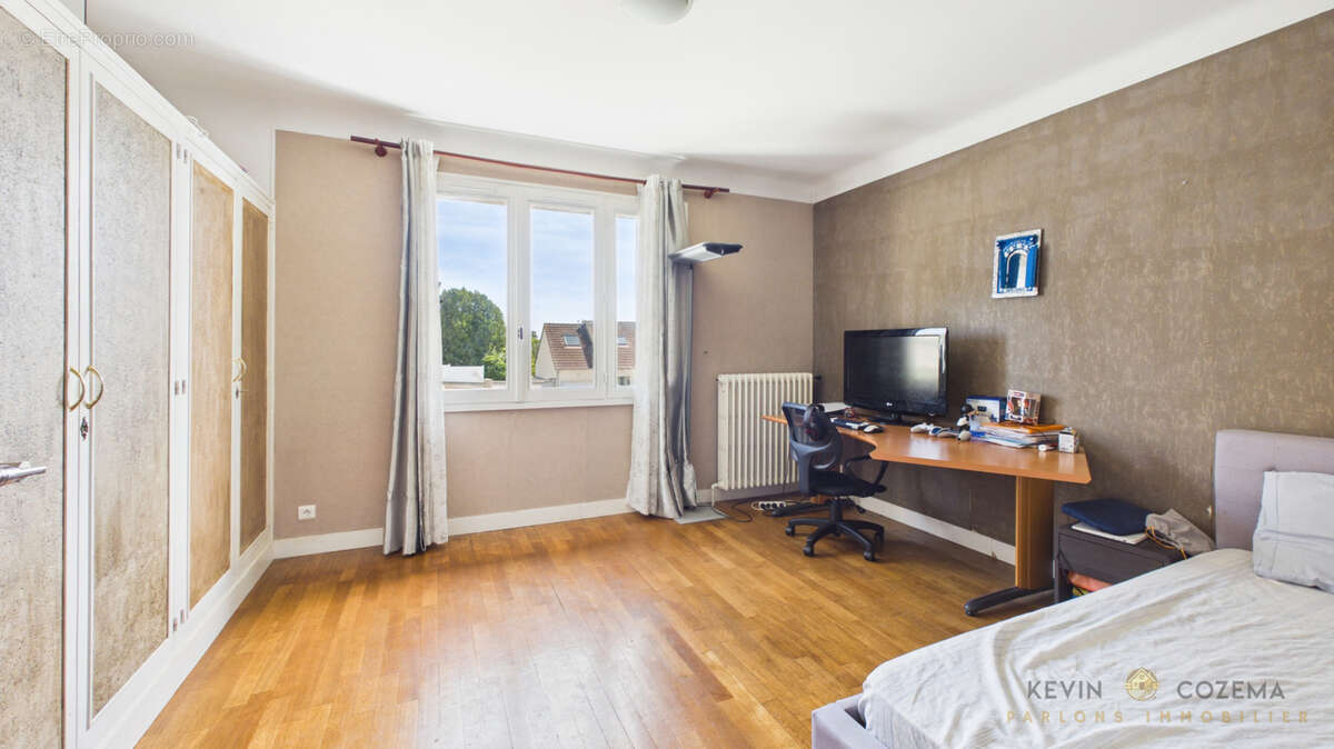 Maison à SAINTRY-SUR-SEINE