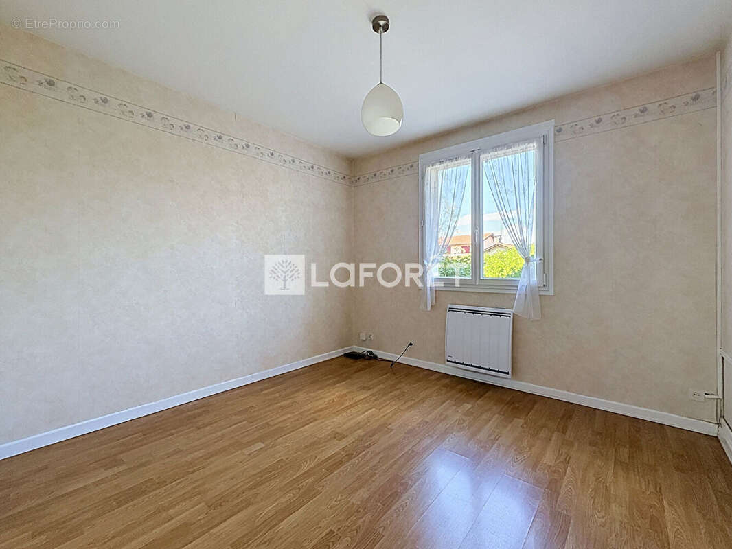 Maison Saint Denis Les Bourg 8 pièces 152 m2 - photo 6