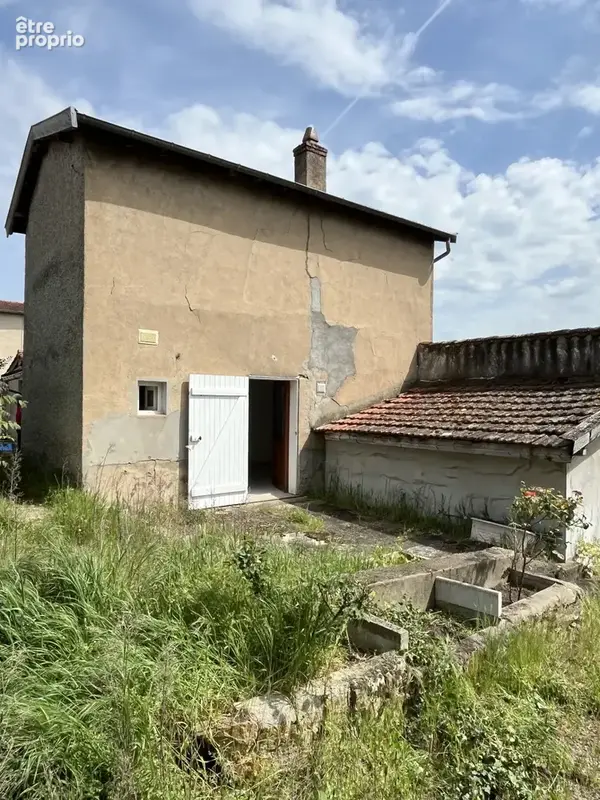 Centre de Craponne, maison individuelle à rénover avec dépendances sur terrain de 800m2. - photo 17