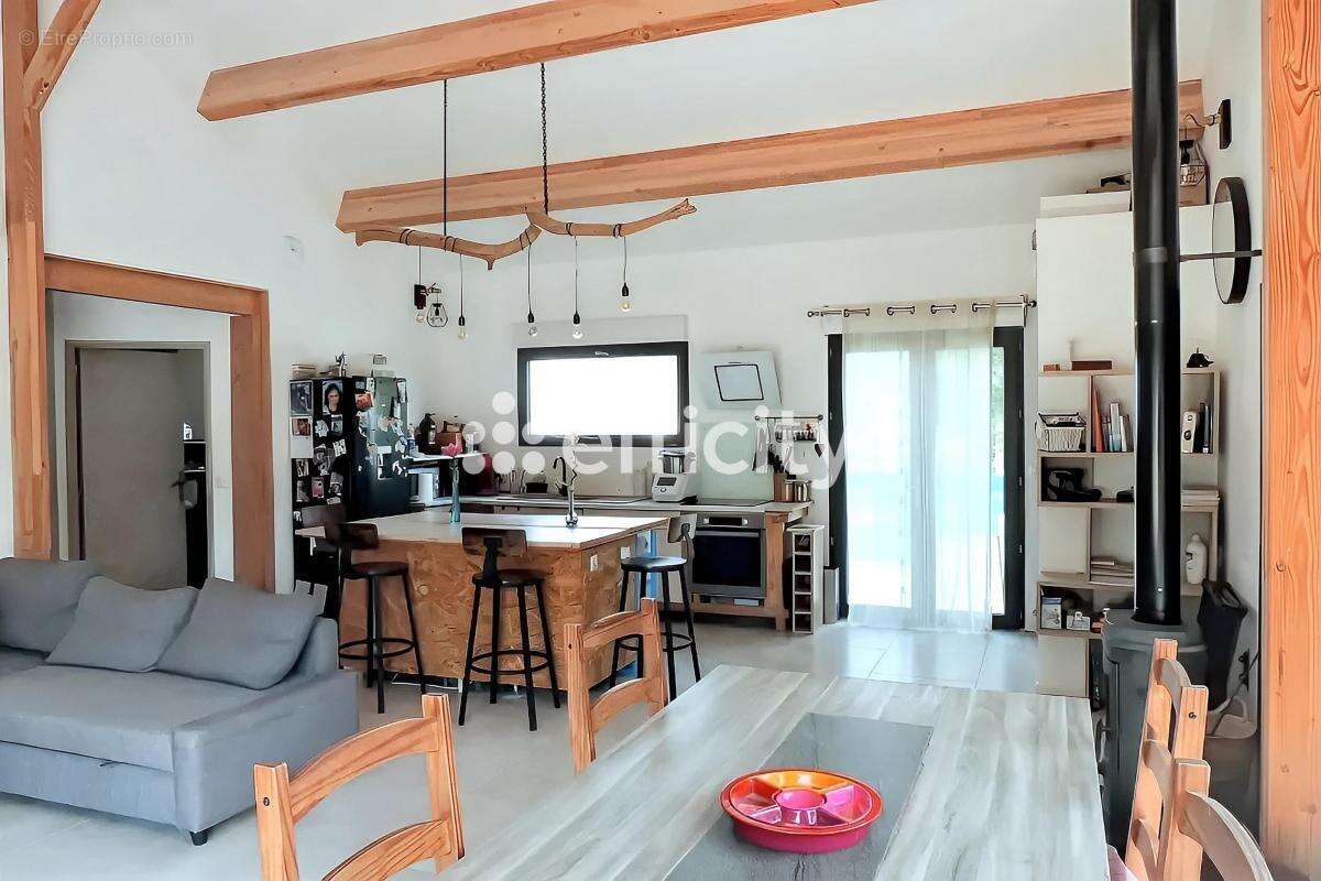 Maison à SAINT-JEAN-DE-LA-BLAQUIERE