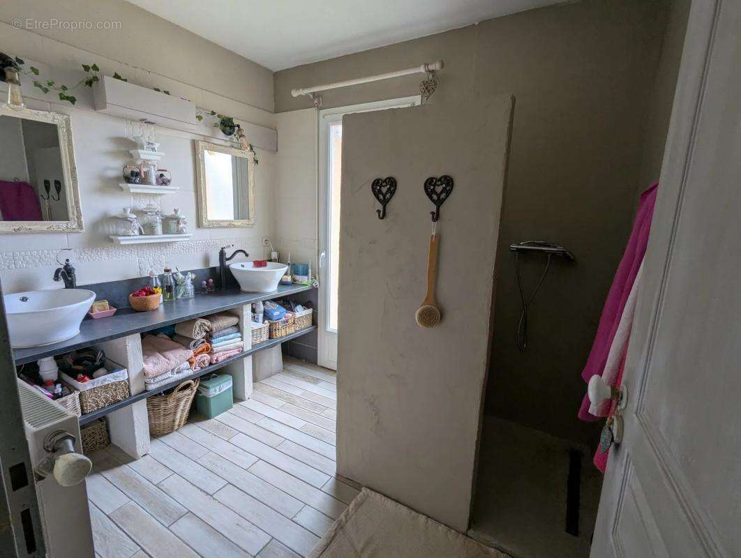 Maison à VEAUCHETTE