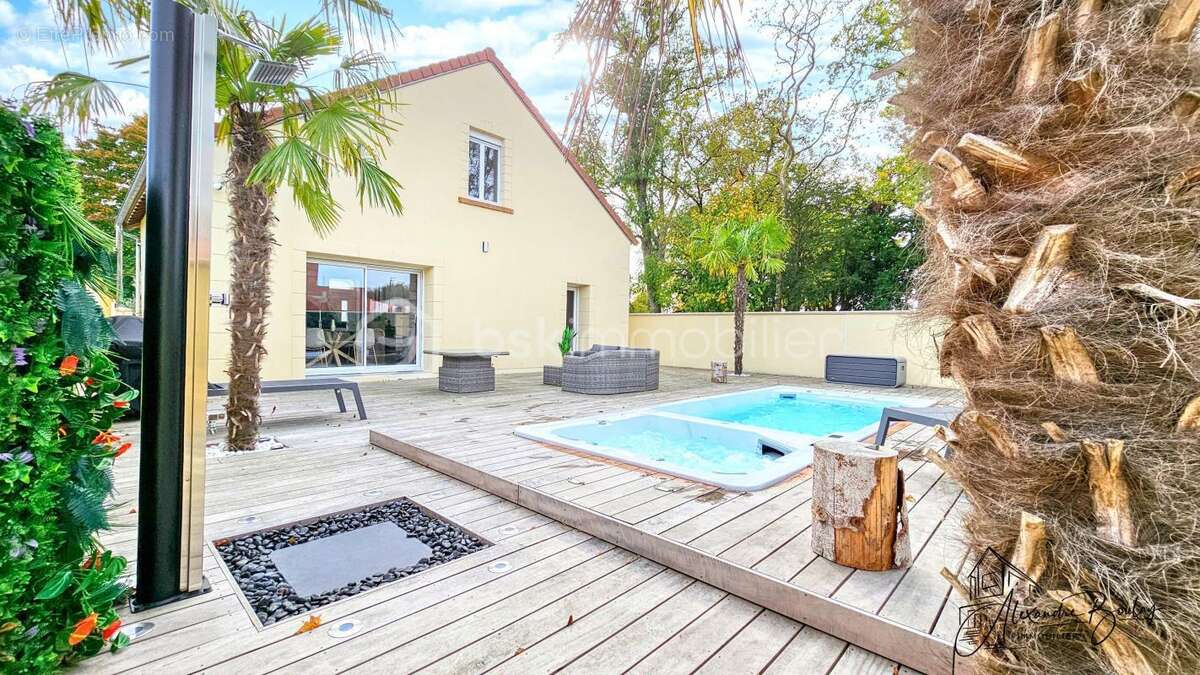 Maison à LA CHAPELLE-SAINT-MESMIN